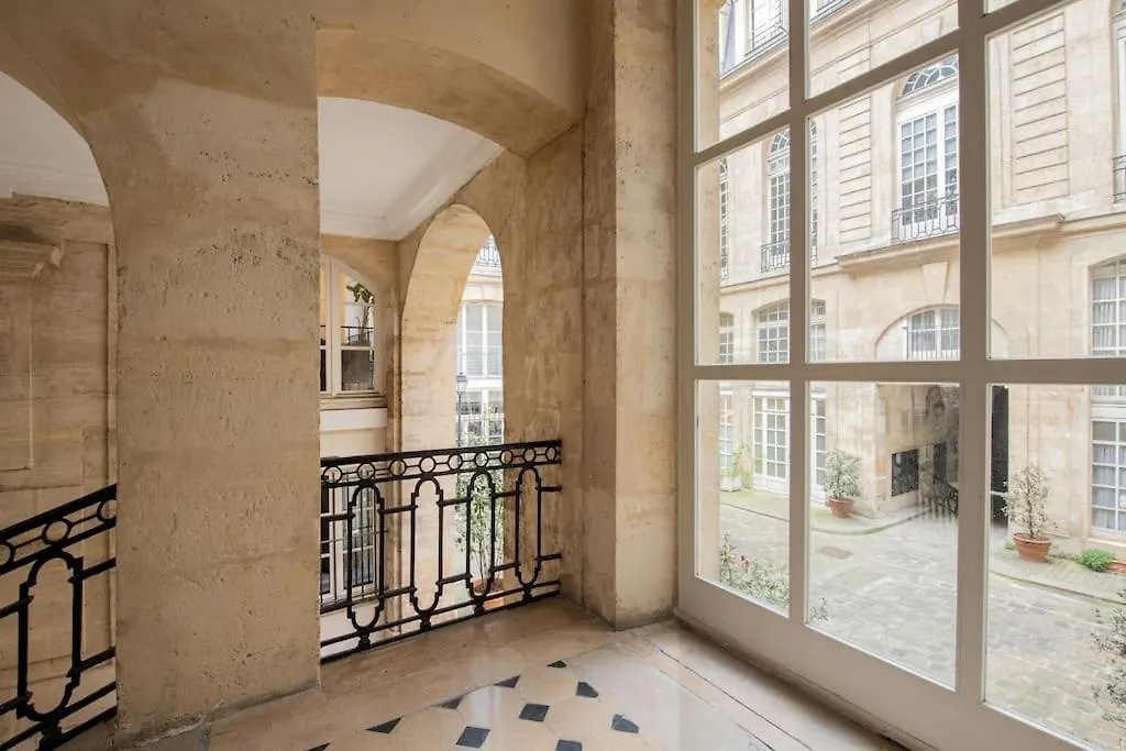 Halles - Luxury Apartment In The Heart Of Paris France